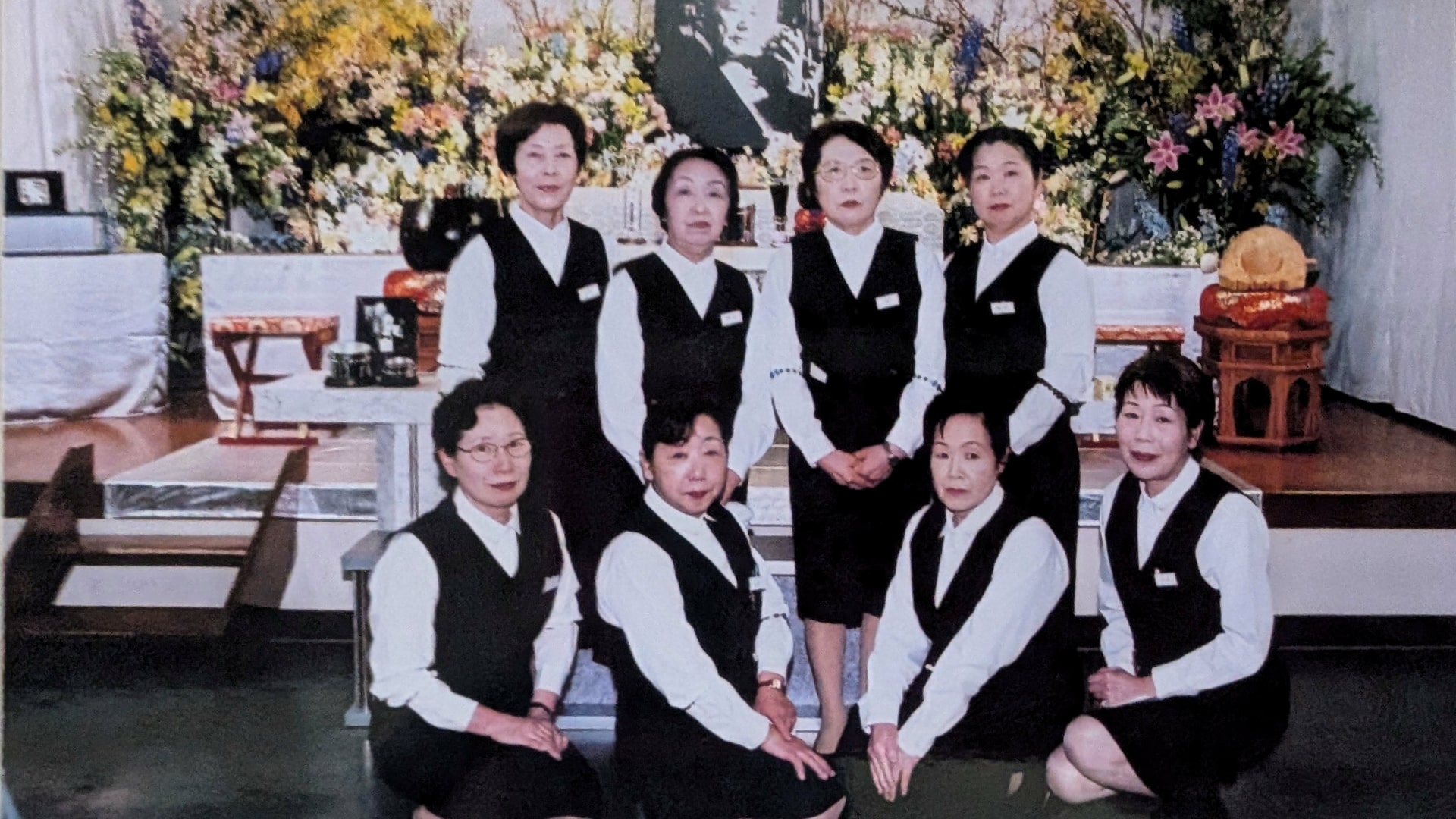 55JOB仏事料理出しスタッフワーク写真